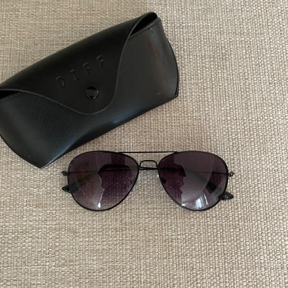 DIFF Aviator Sunglasses - never worn - Picture 3 of 5